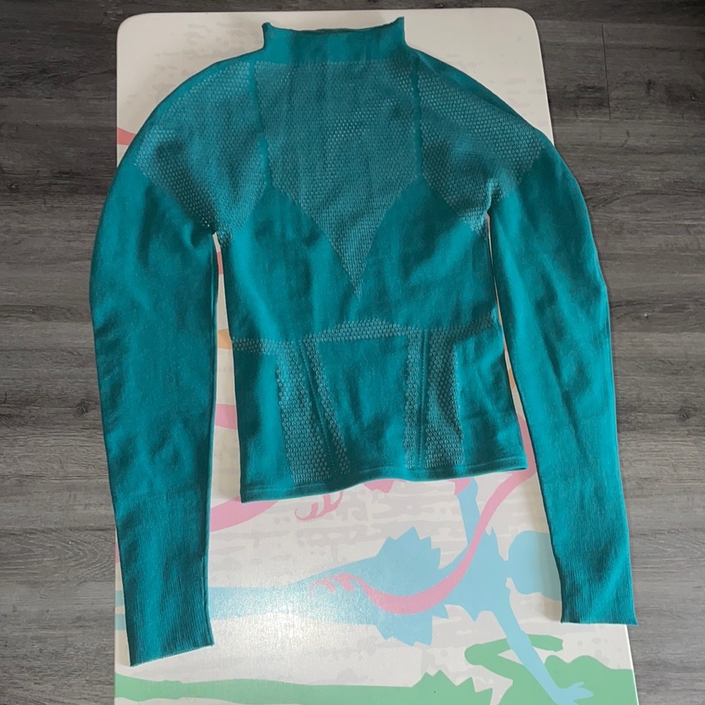 Tight top, teal, workout long sleeve.